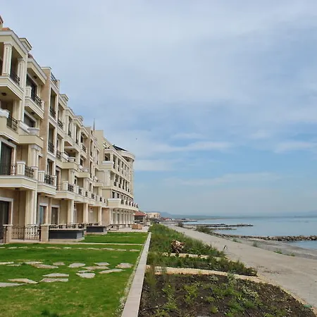 Pomorie Seafront Apartments Apartment